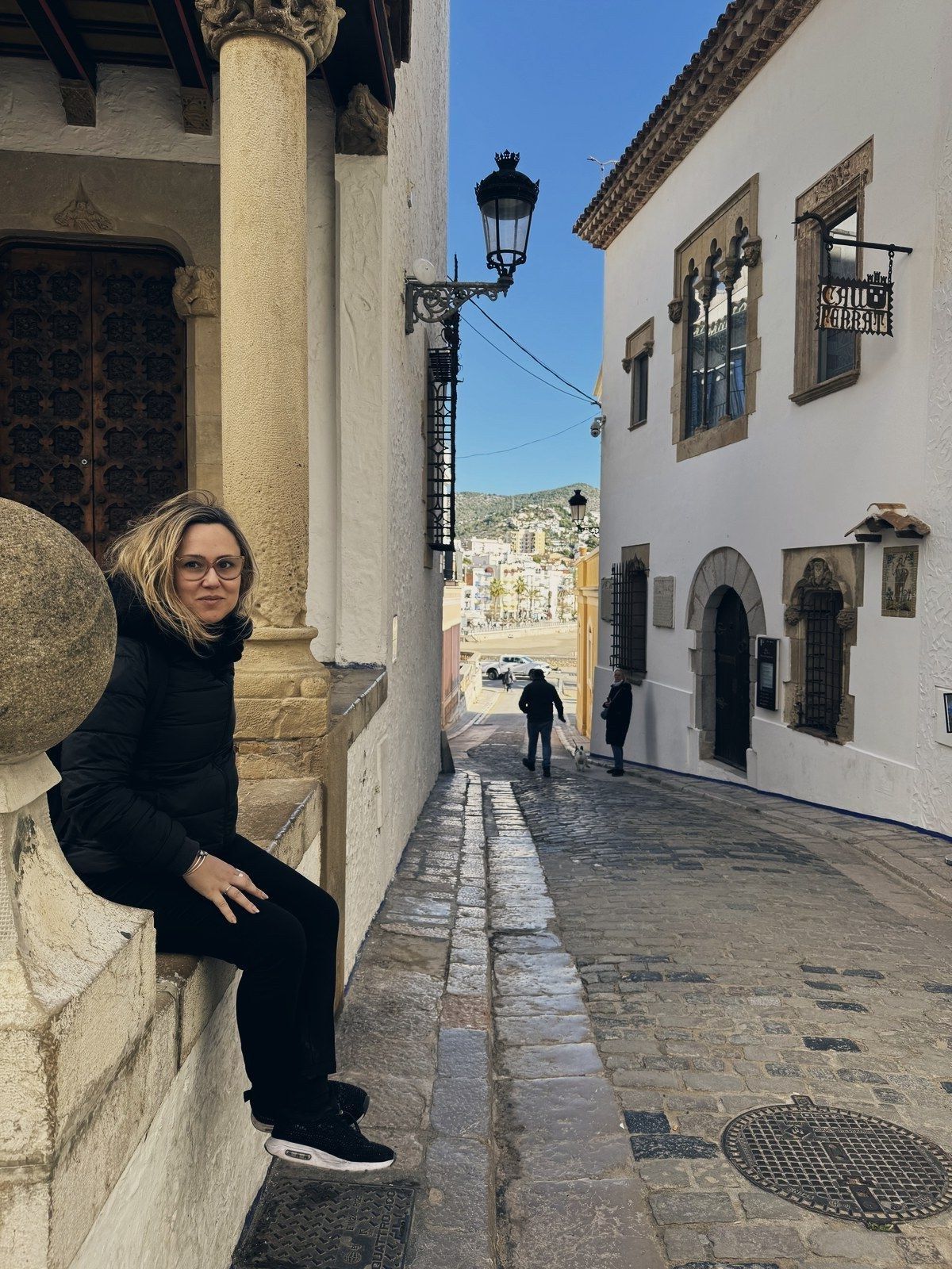 Carla in the old town of Sitges, beside the Church of San Bartolomé