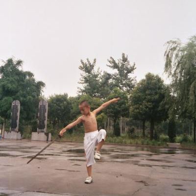 Le petit bouddha et son épée