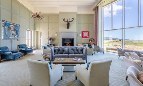 Another-Place-The-Machrie-stag-lounge-overlooking-dunes-and-links© Maciej Zalewski_Nomadiqa Ltd (2)