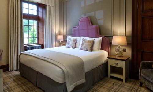 Room-05-Angle-01_00032-1640x773