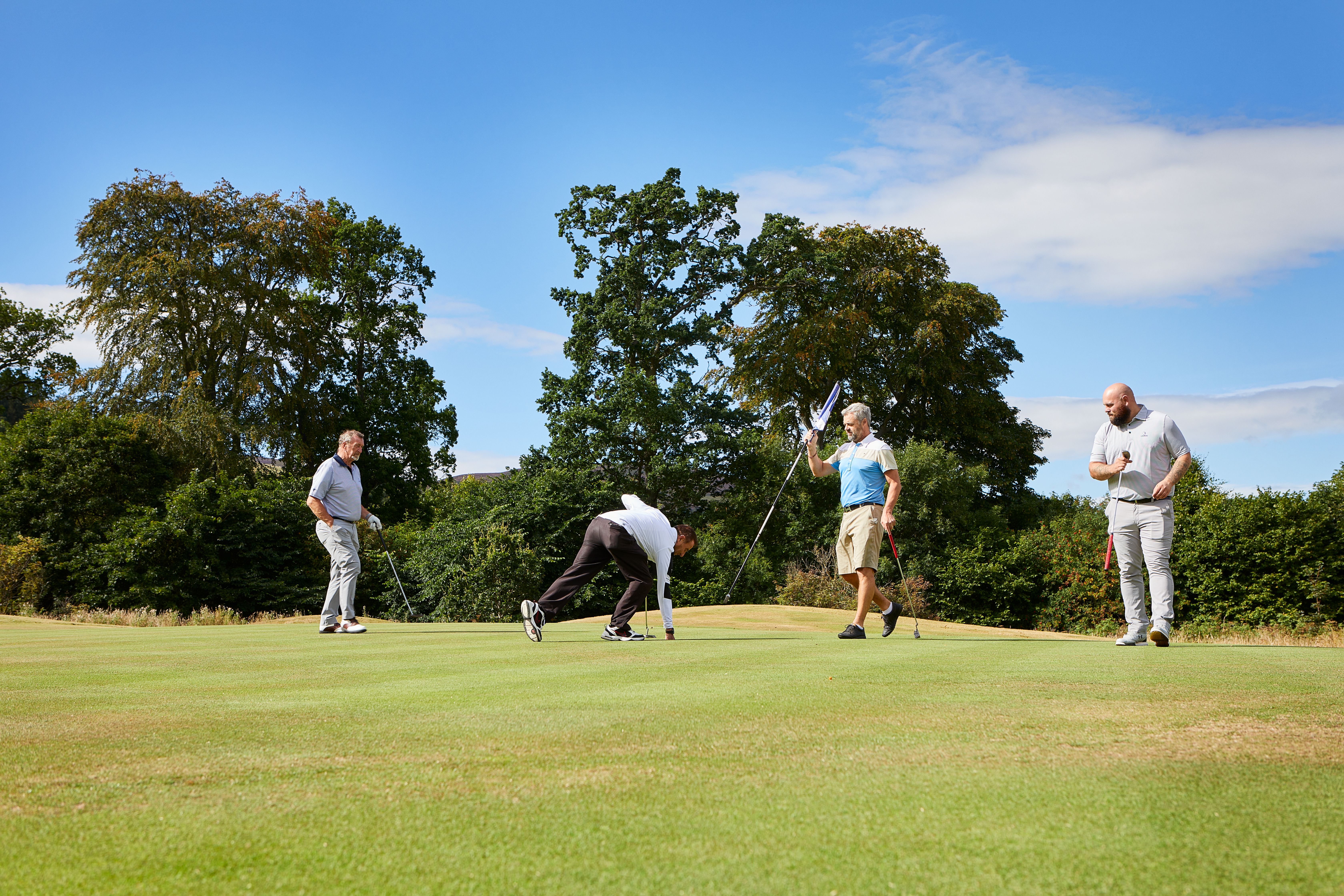 MDH_CARD_Golf_GreenWithBlueSky_3