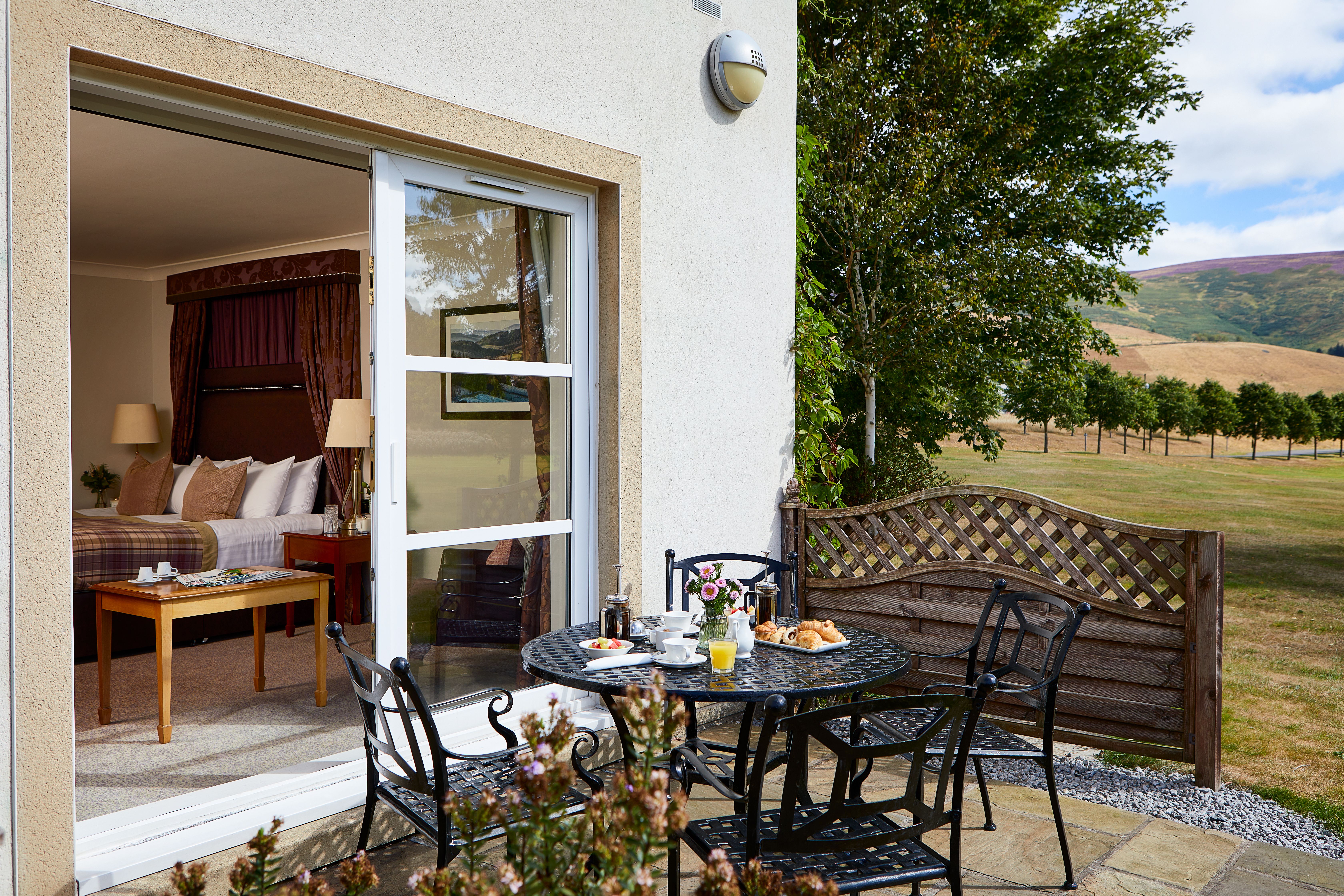 MDH_CARD_Bedrooms_116BreakfastOnPatio