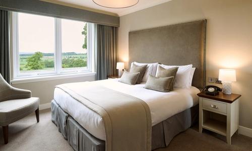 Room-24-Angle-01_00018-1-1640x773