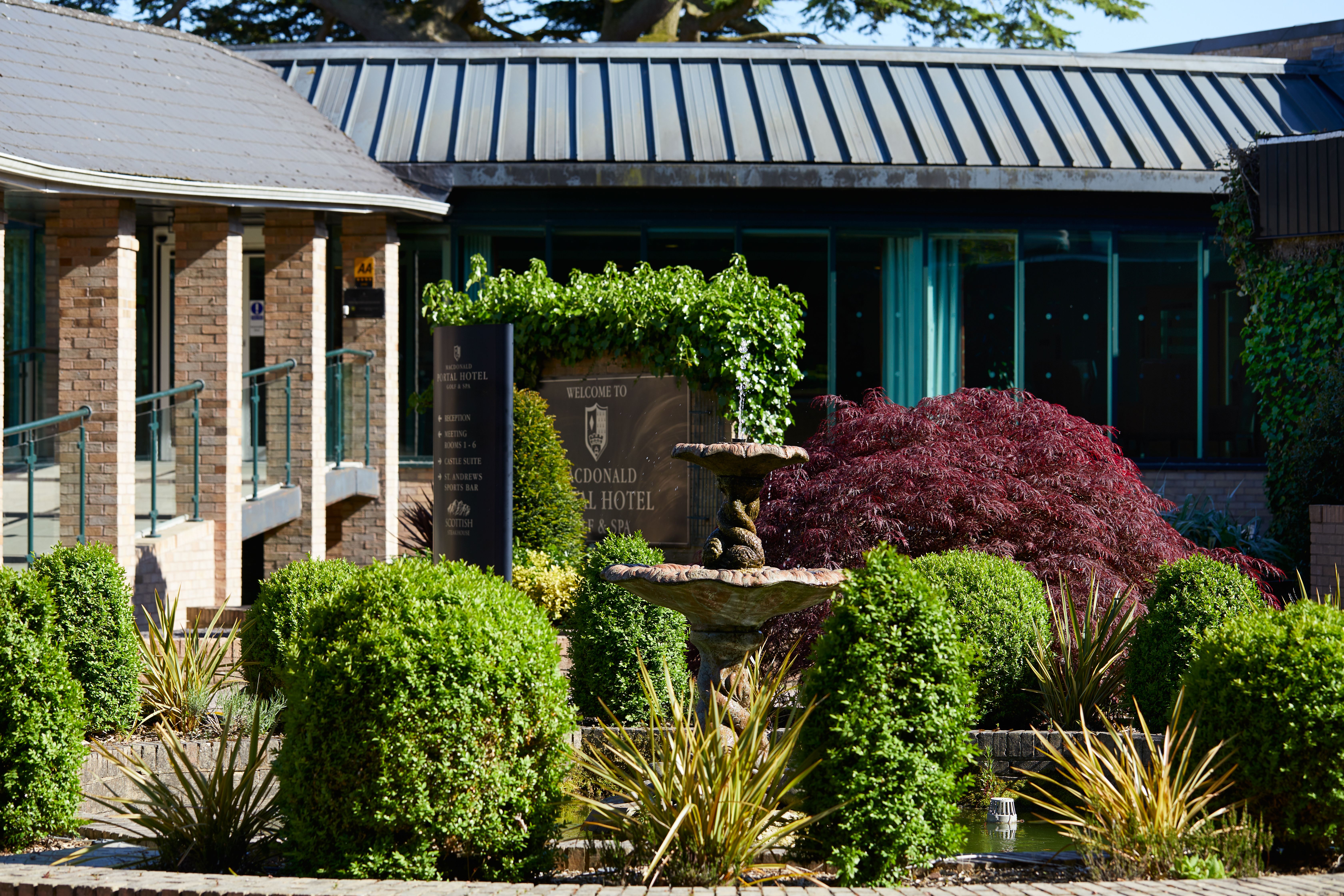 MDH_Portal_Golf_GardenFountain