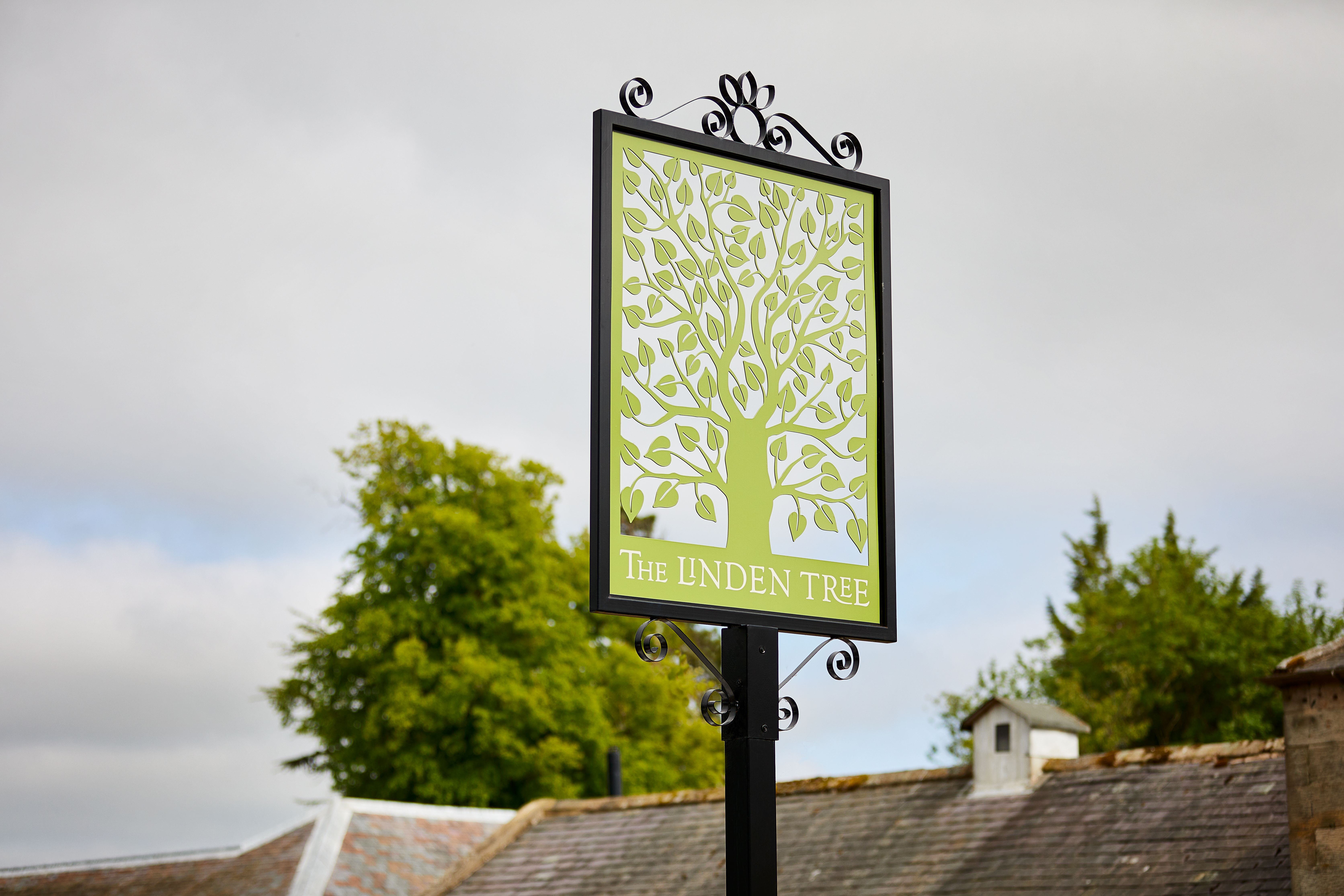 MDH_LH_Golf_LindenTreePubSign