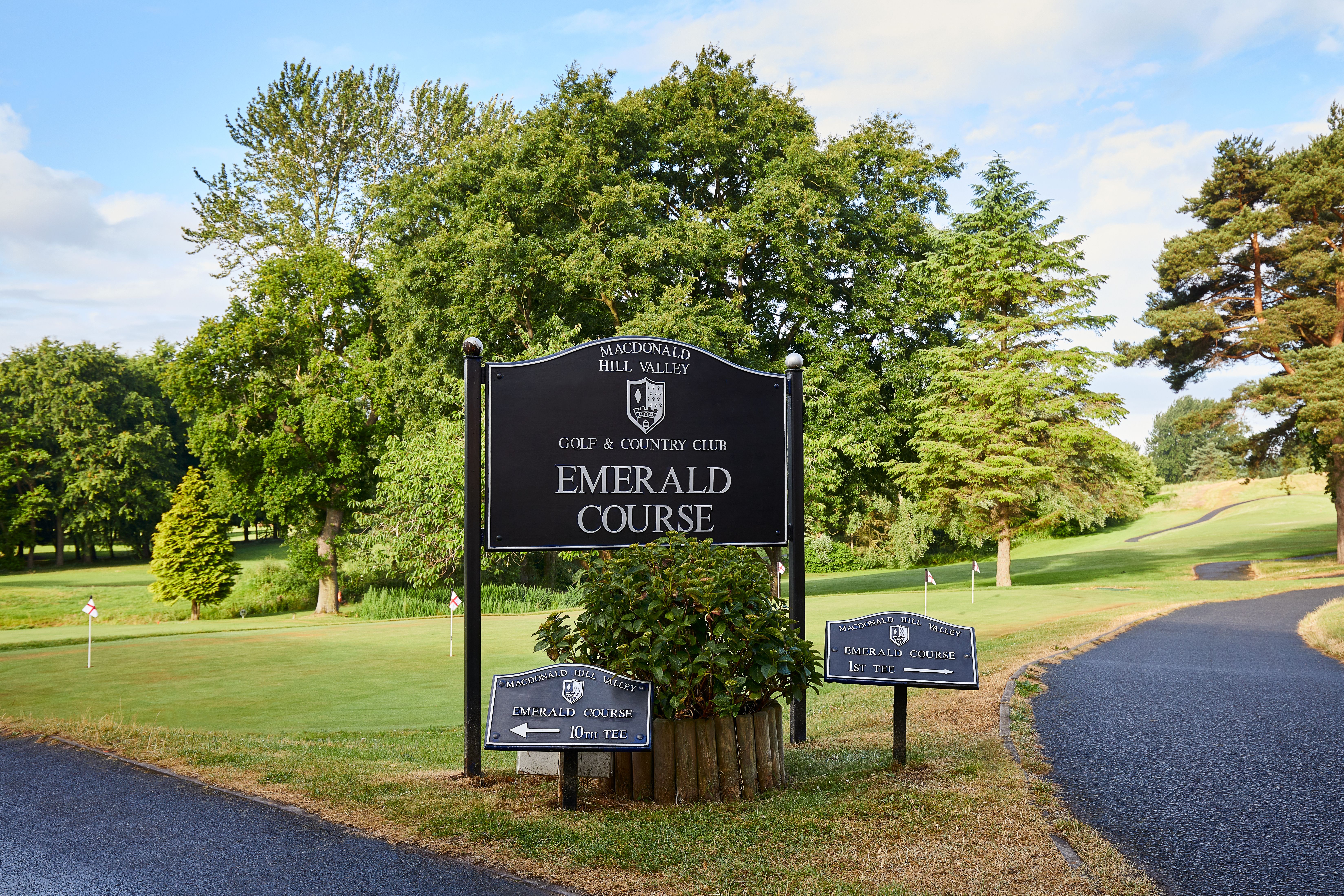 MDH_HillValley_Golf_EmeraldCourseSignage