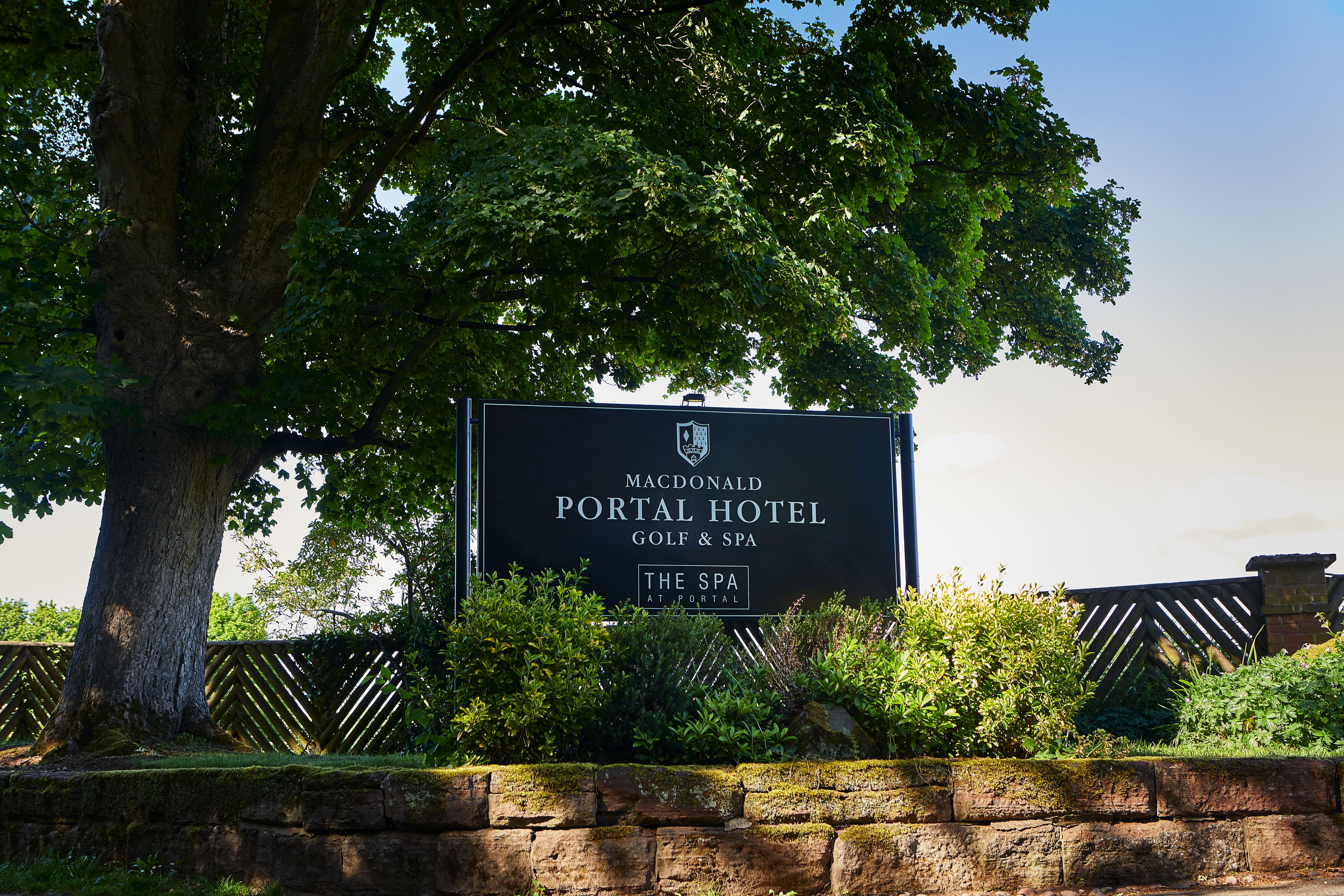 MDH_Portal_Golf_EntrySignage