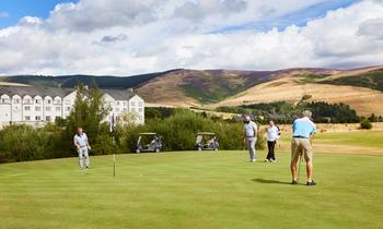 MDH_CARD_Golf_JohnPutting18thGreen