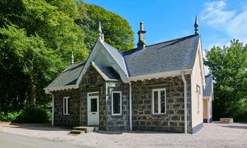 Chain-Lodge-from-outside-Ben-Duffy-scaled