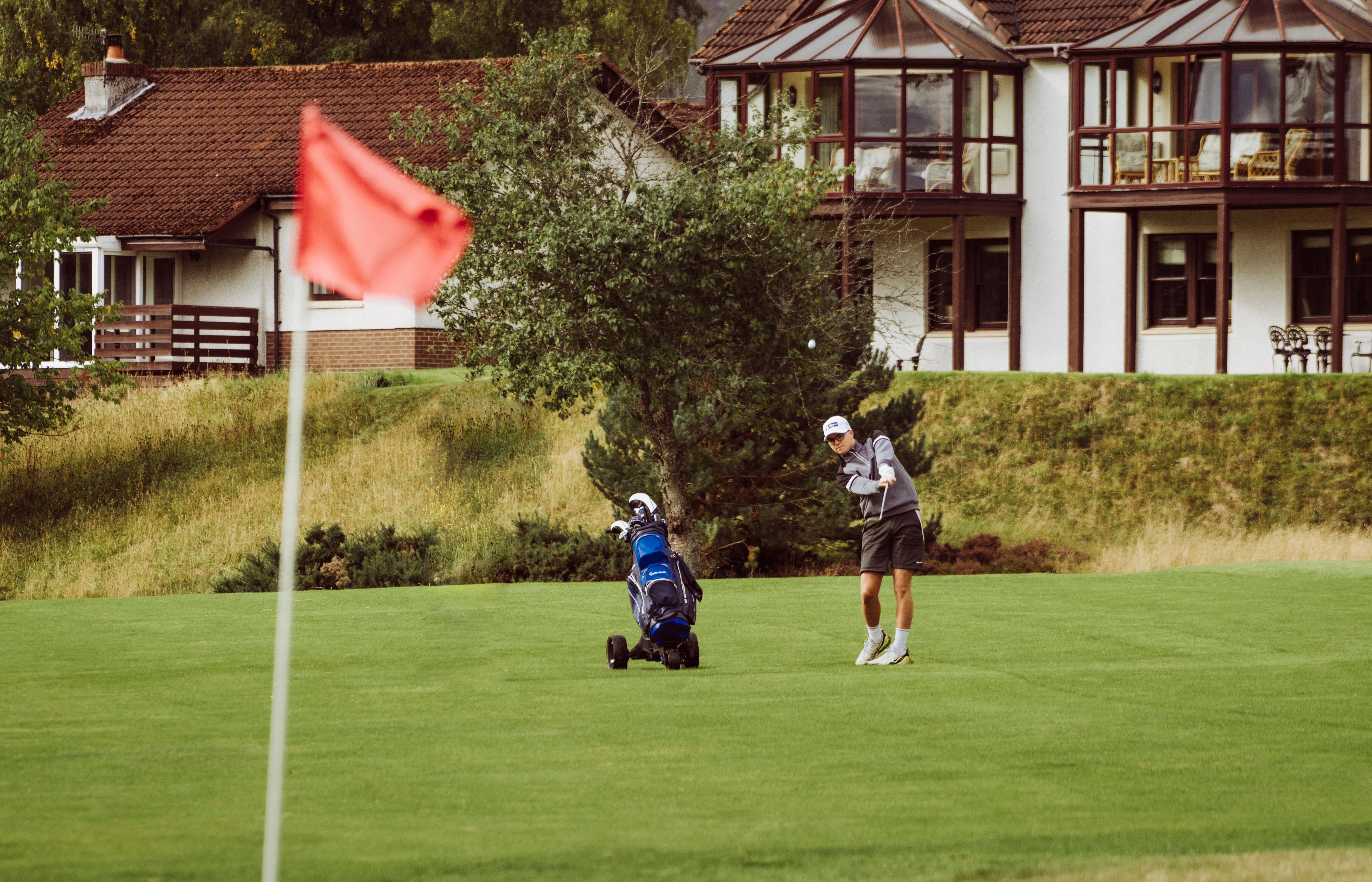 SV_Golf_Golfer and Lodges2