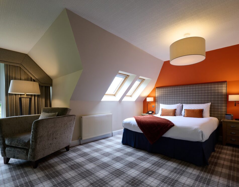 Room-32-Angle-01_00014-950x744