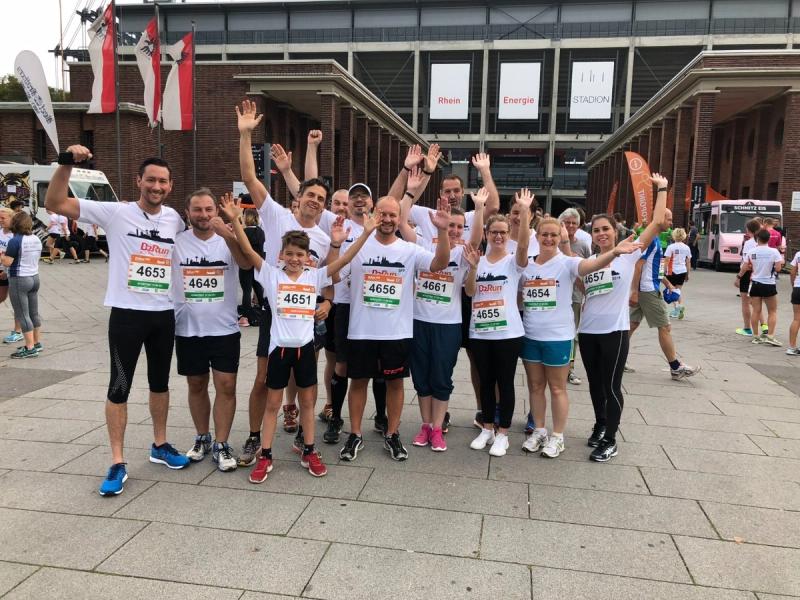 Das Concepture-Team beim B2Run vor dem RheinEnergie-Stadion in Köln