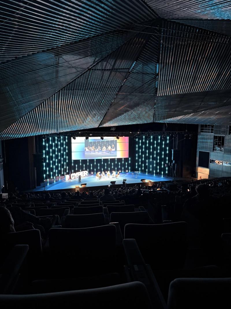 Grosser Konferenzsaal vor Beginn der Veranstaltung
