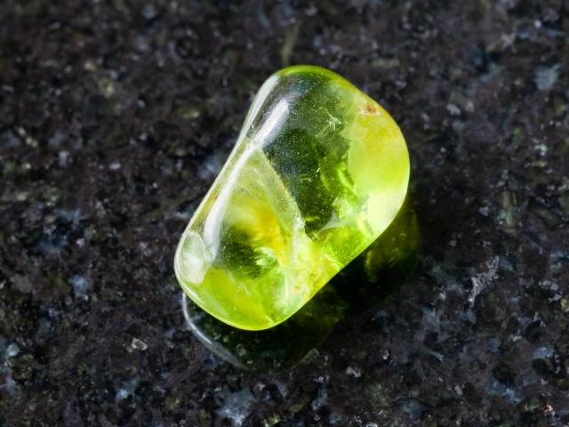 August Birthstones: Peridot, Sardonyx, and Spinel