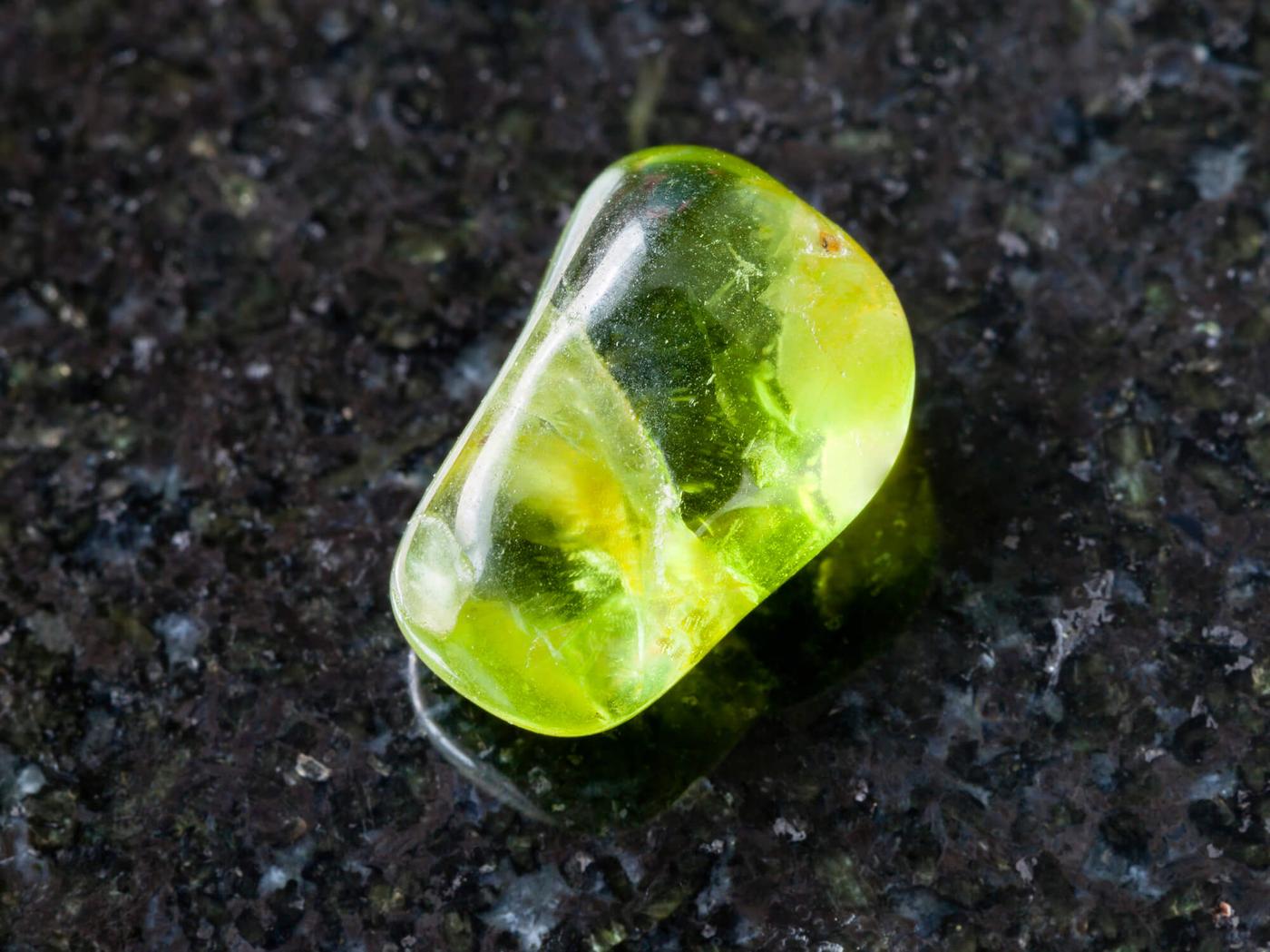 August Birthstones: Peridot, Sardonyx, and Spinel