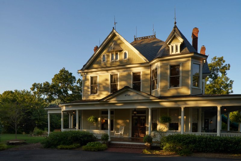 Alexander Homestead: Victorian Elegance, Modern Love