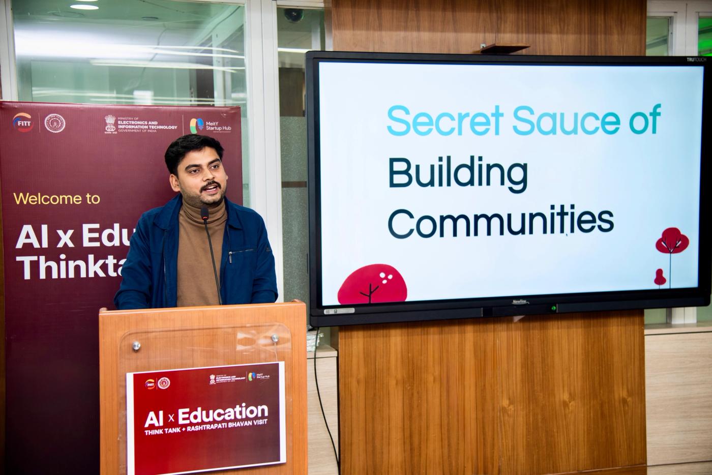 Akash Shukla giving context of the BLDR Community