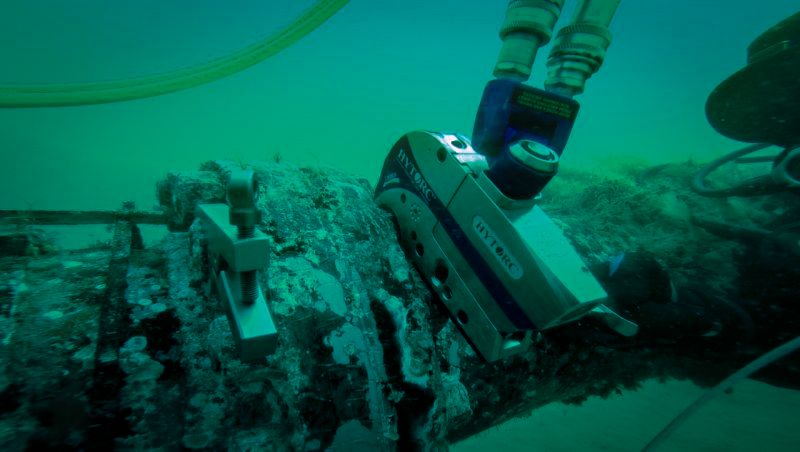 hytorc stealth tool on subsea pipeline