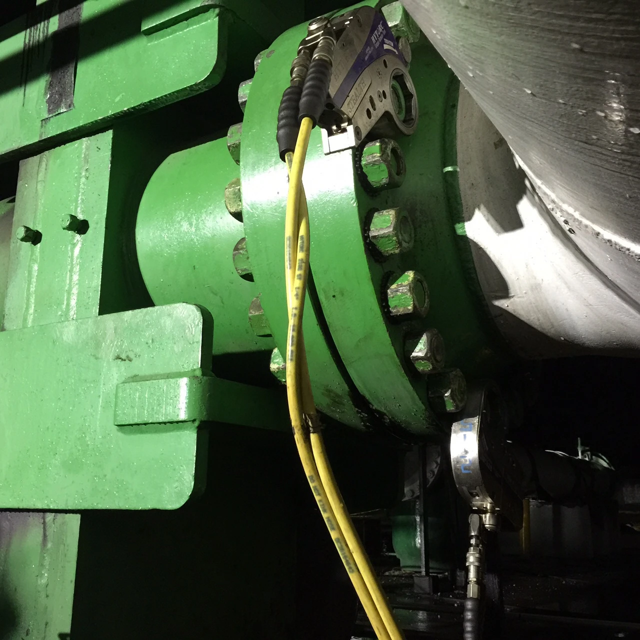 stealth hytorc hydraulic torque tool hands-free bolting refinery flange