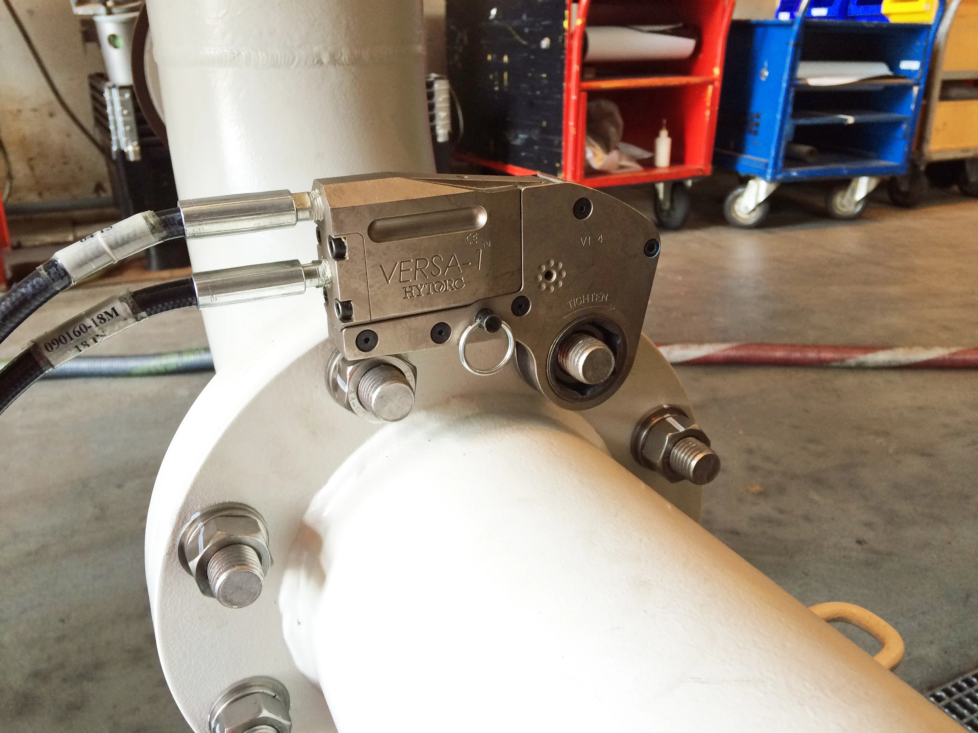 hytorc versa hydraulic torque tool on flange with hoses