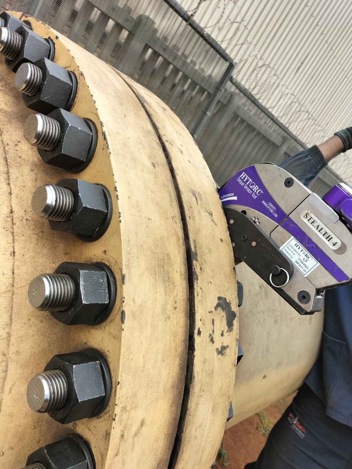 pipeline with stealth tool bolting