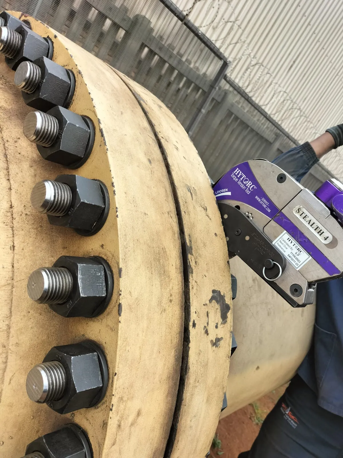 pipeline with stealth tool bolting