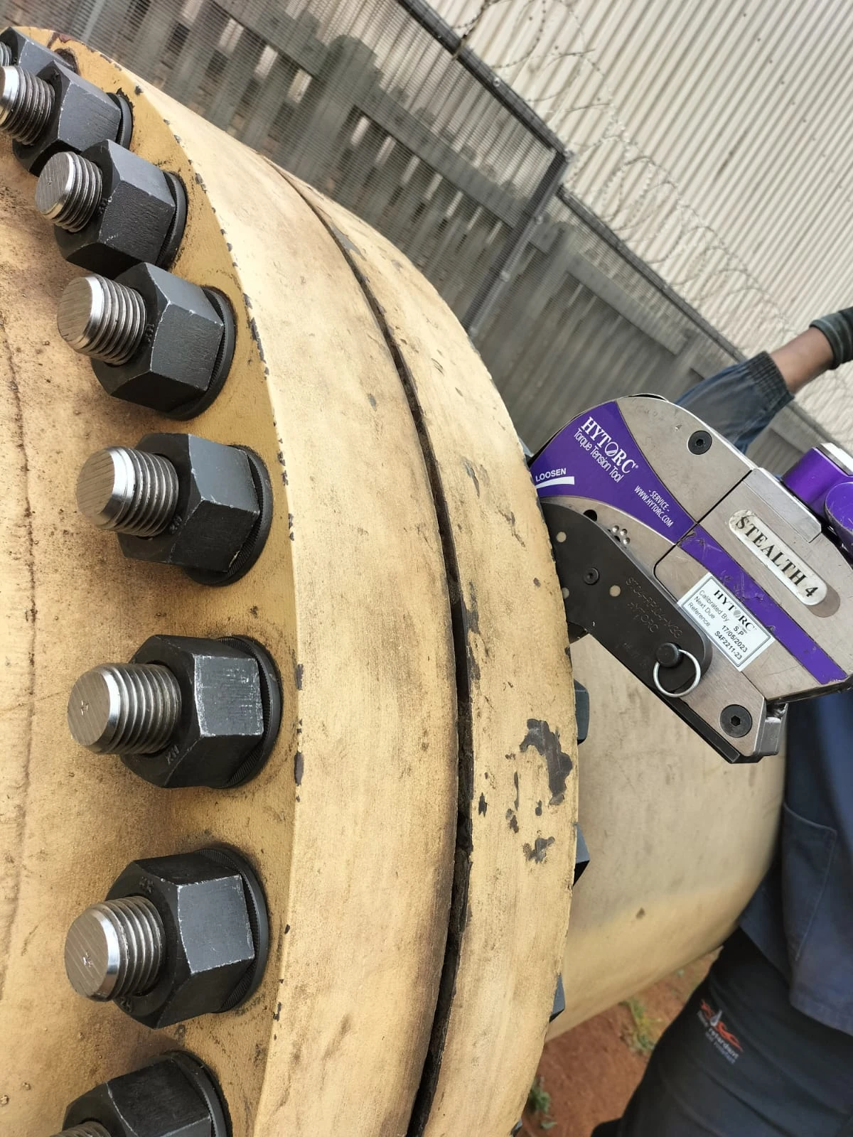 hytorc stealth torque tool pipe flange bolting