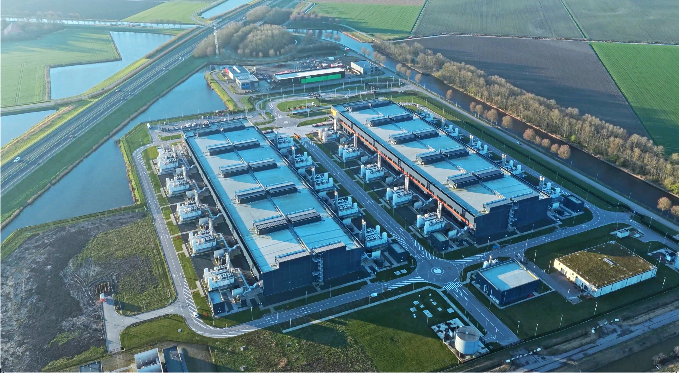data center rook with cooling equipment pipes