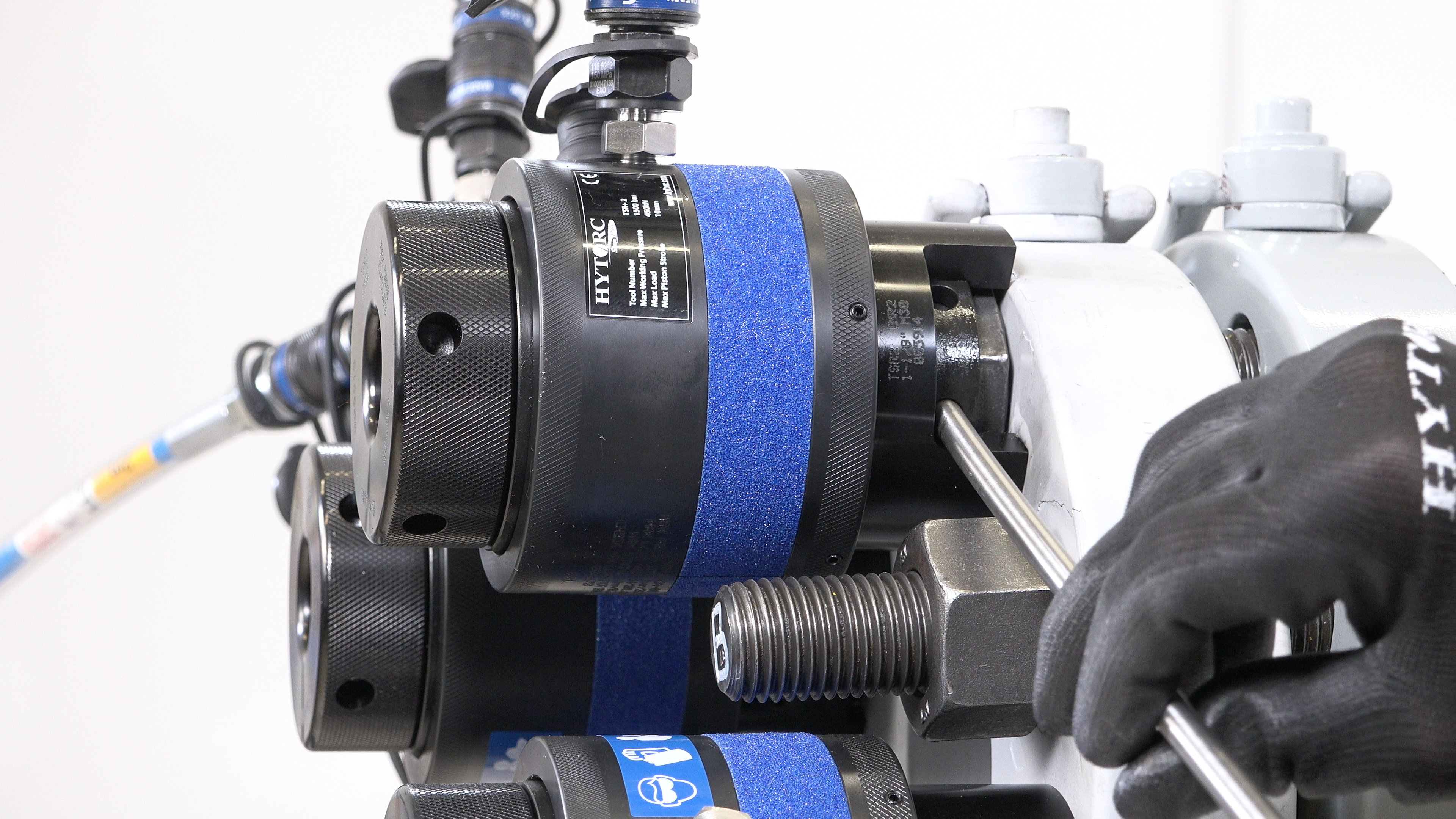 tommy bar used on a tensioner