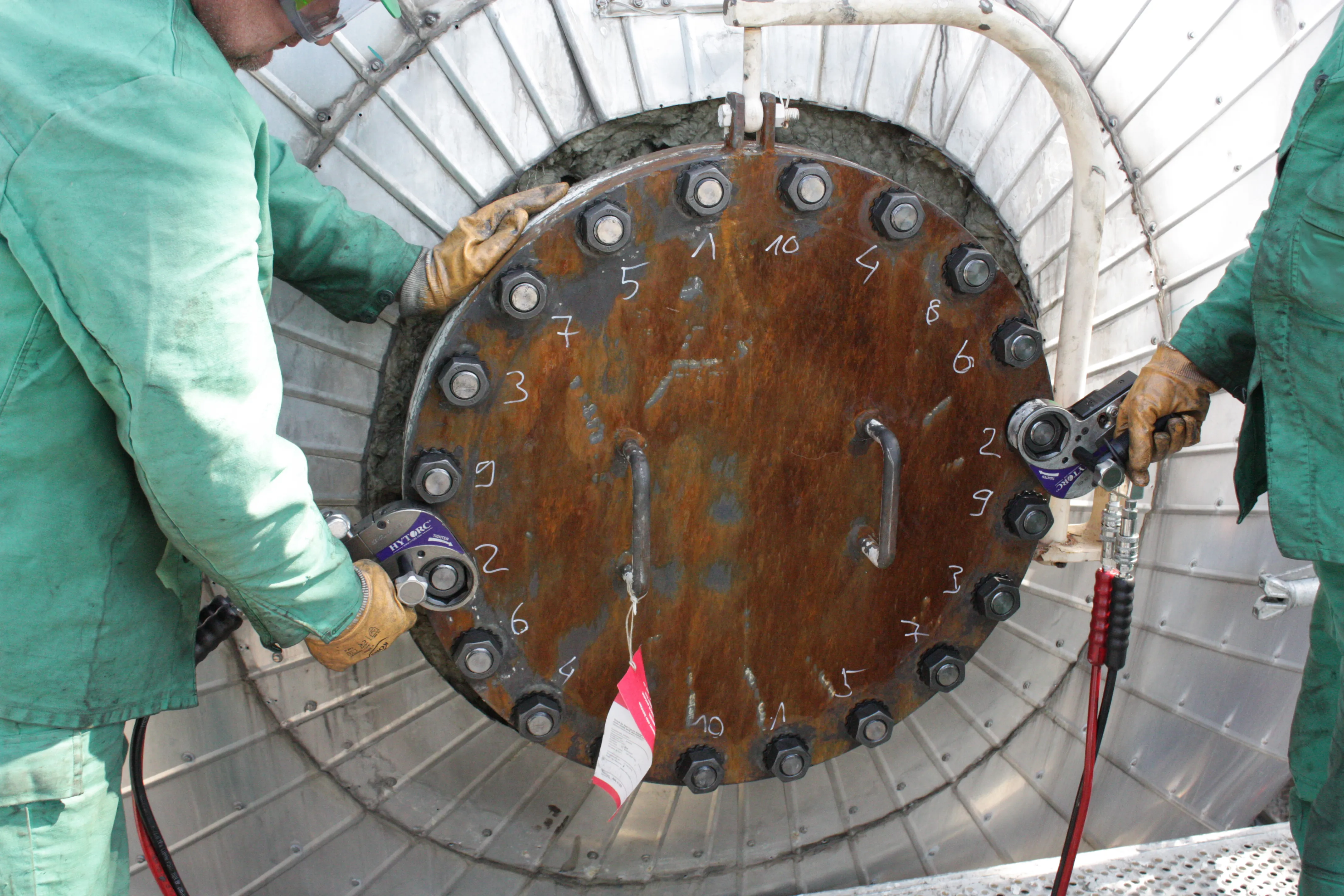 hytorc stealth hydraulic torque tool being used in the field