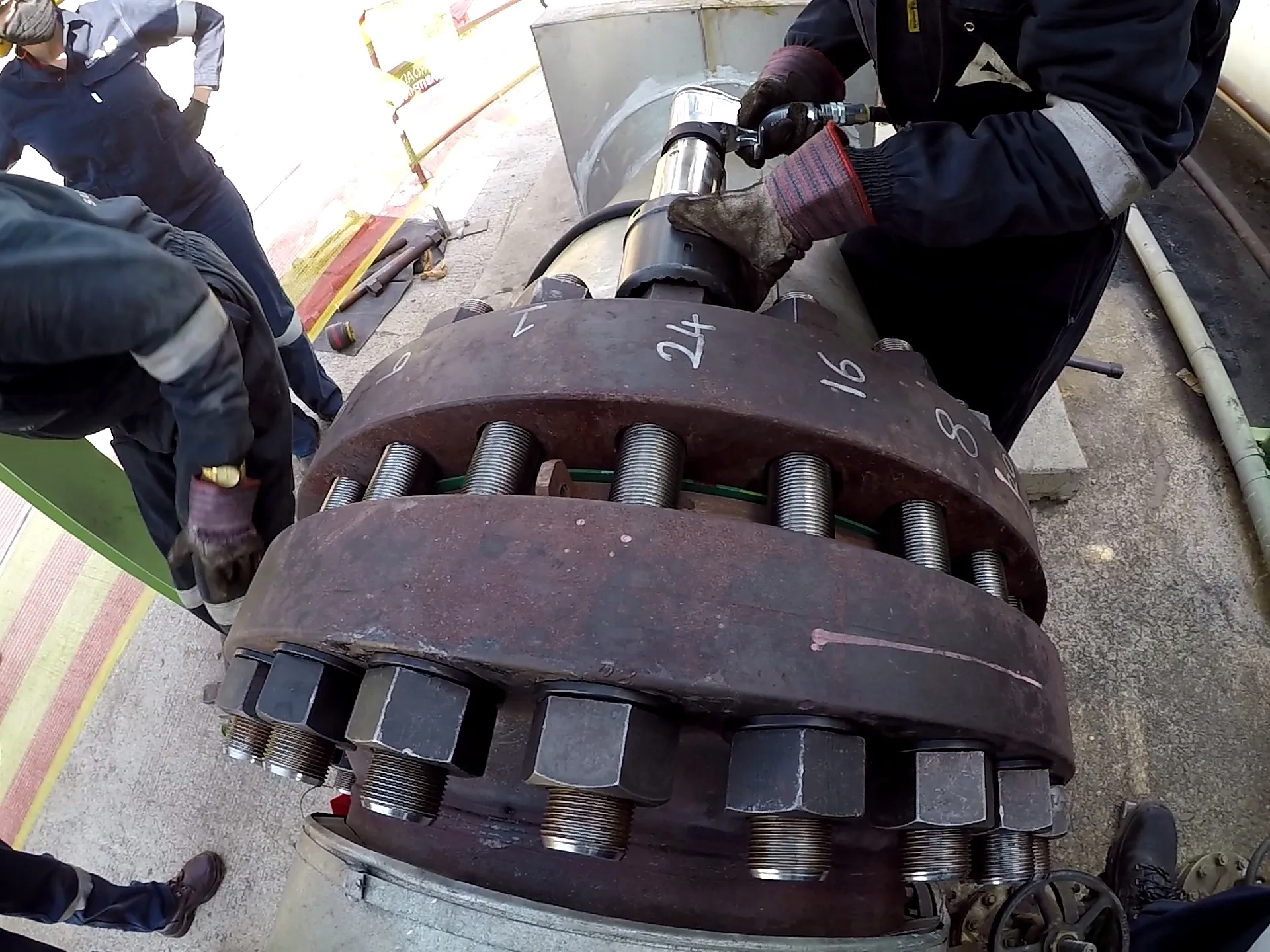 hytorc jgun dual speed bolting on flange