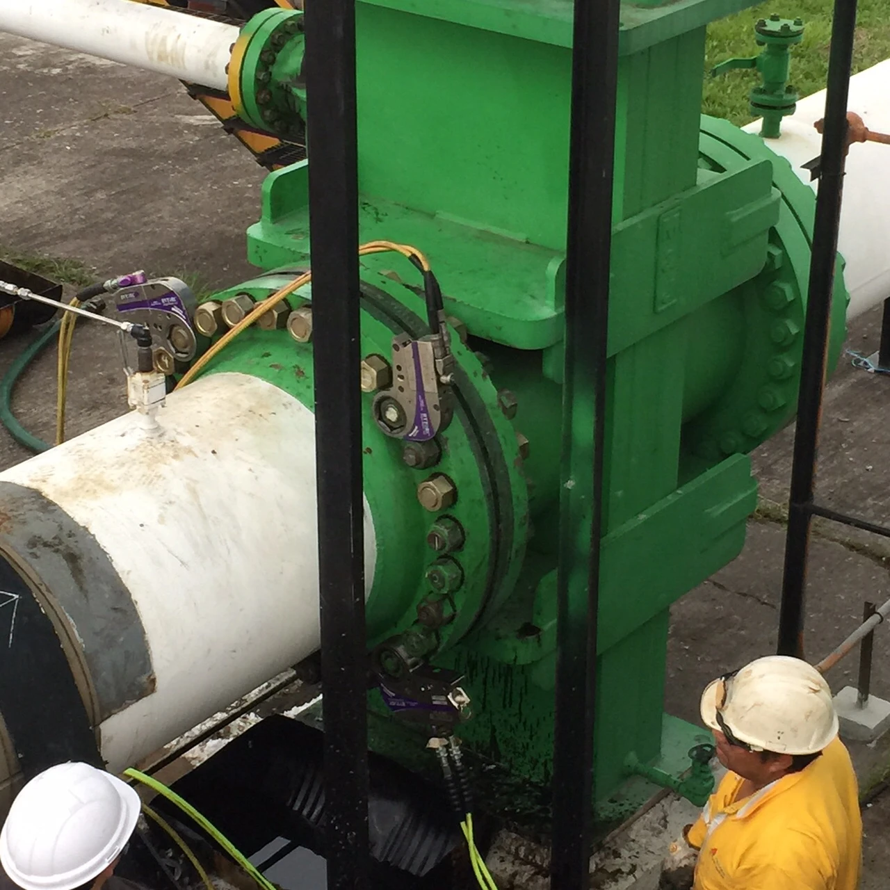 stealth hytorc hydraulic torque tool hands-free bolting refinery flange