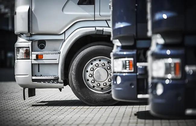 A commercial vehicle on the road, showcasing the importance of controlled torquing for fleet safety and reliability.