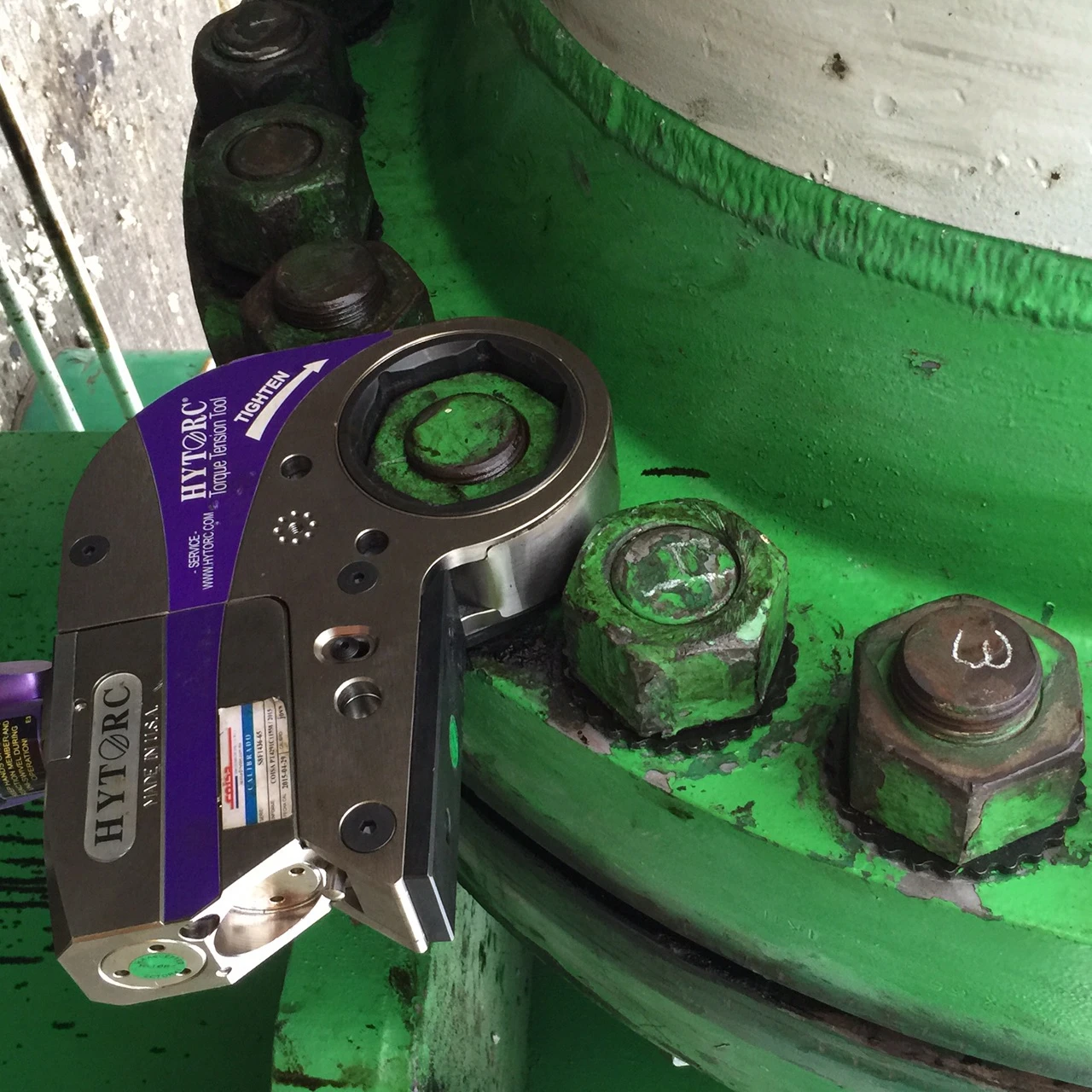 stealth hytorc hydraulic torque tool hands-free bolting refinery flange