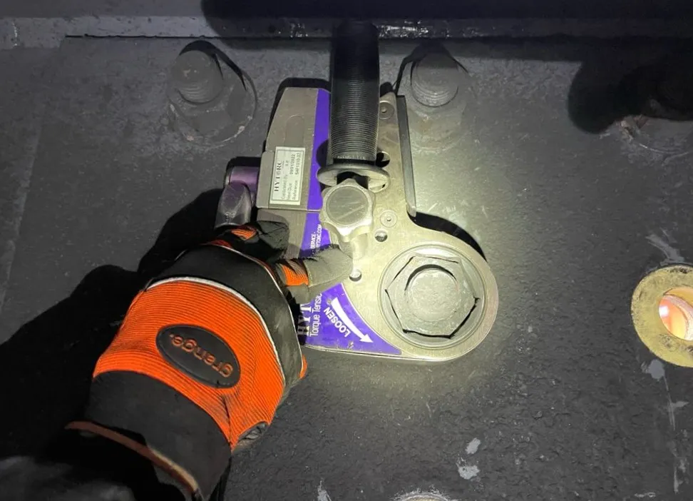 hytorc stealth hydraulic torque tool bolting