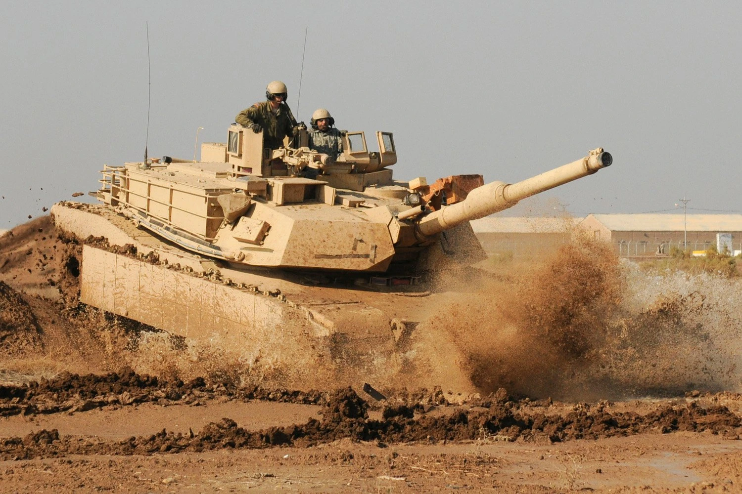 abrams tank in desert