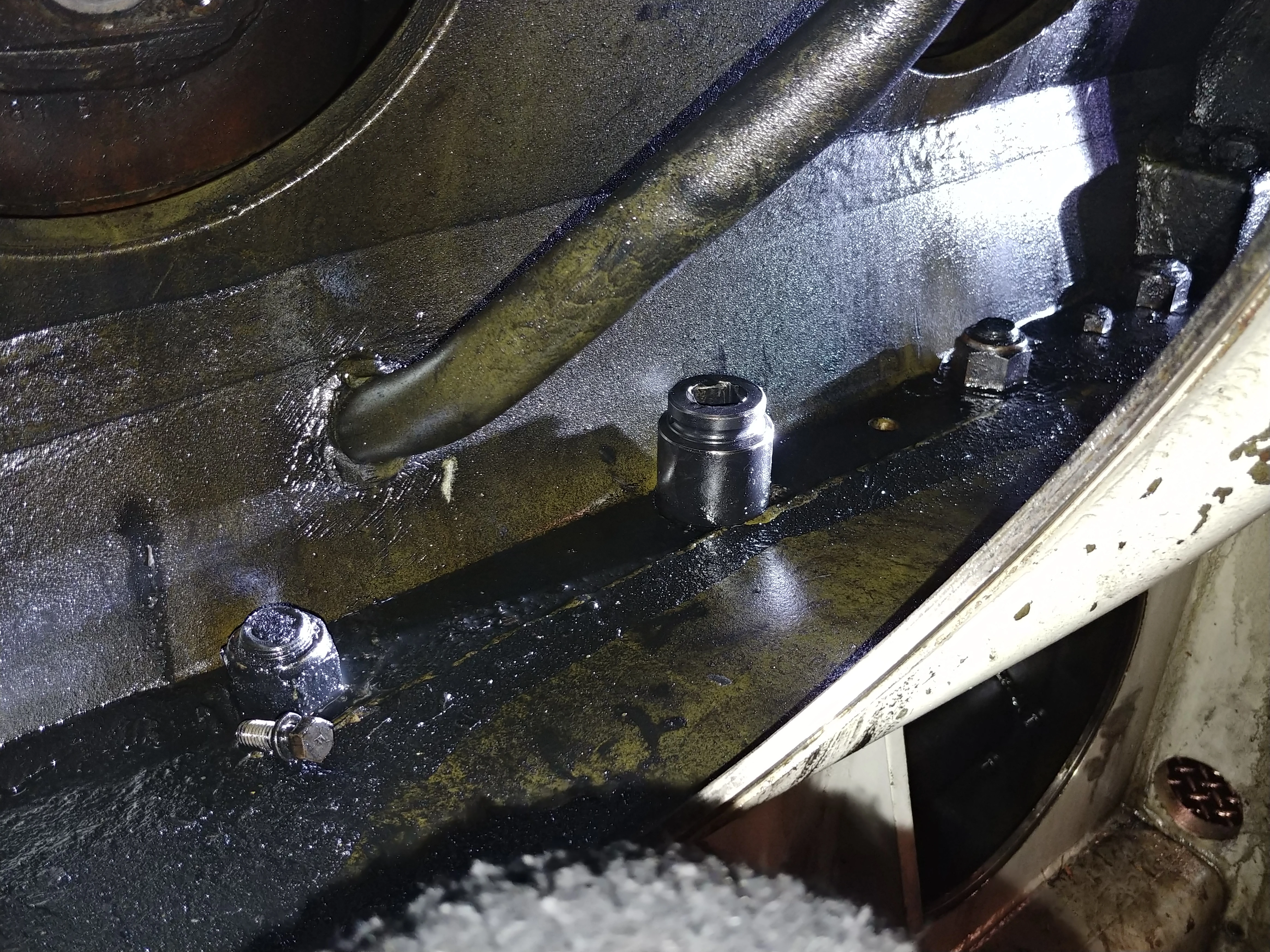 EMD locomotive engine bolts