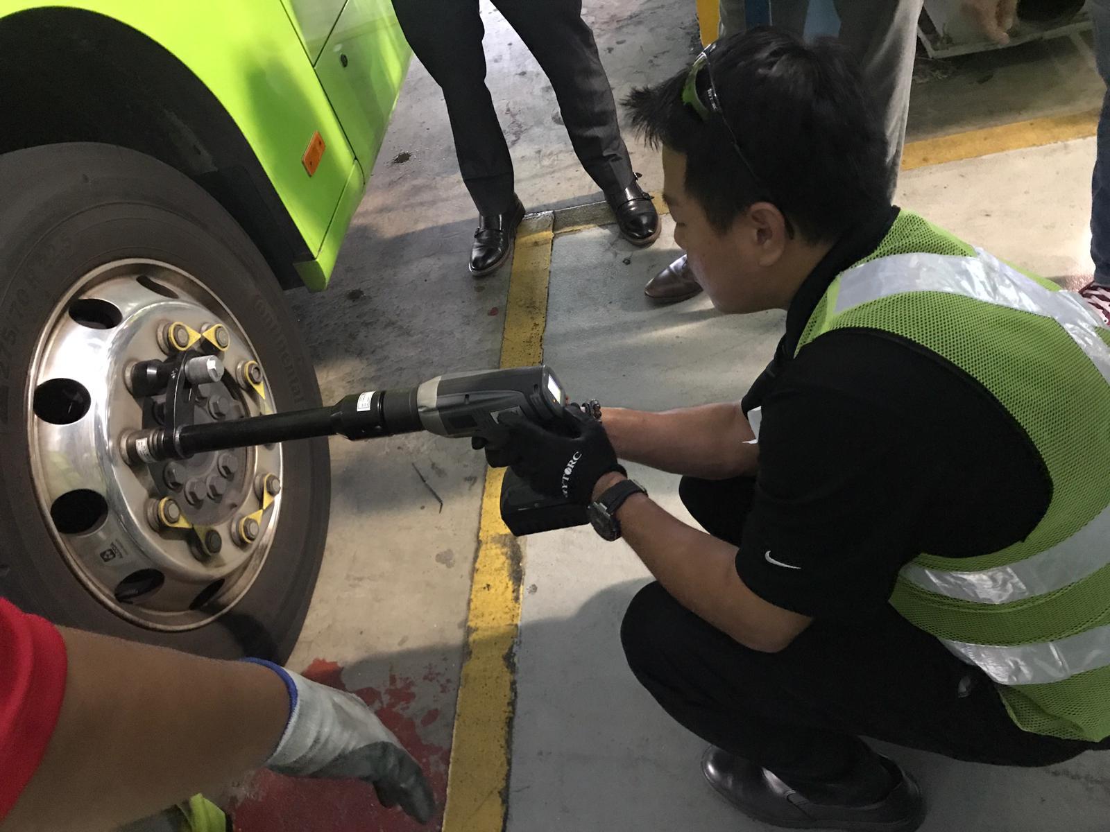 hytorc lion gun wheel nut installation