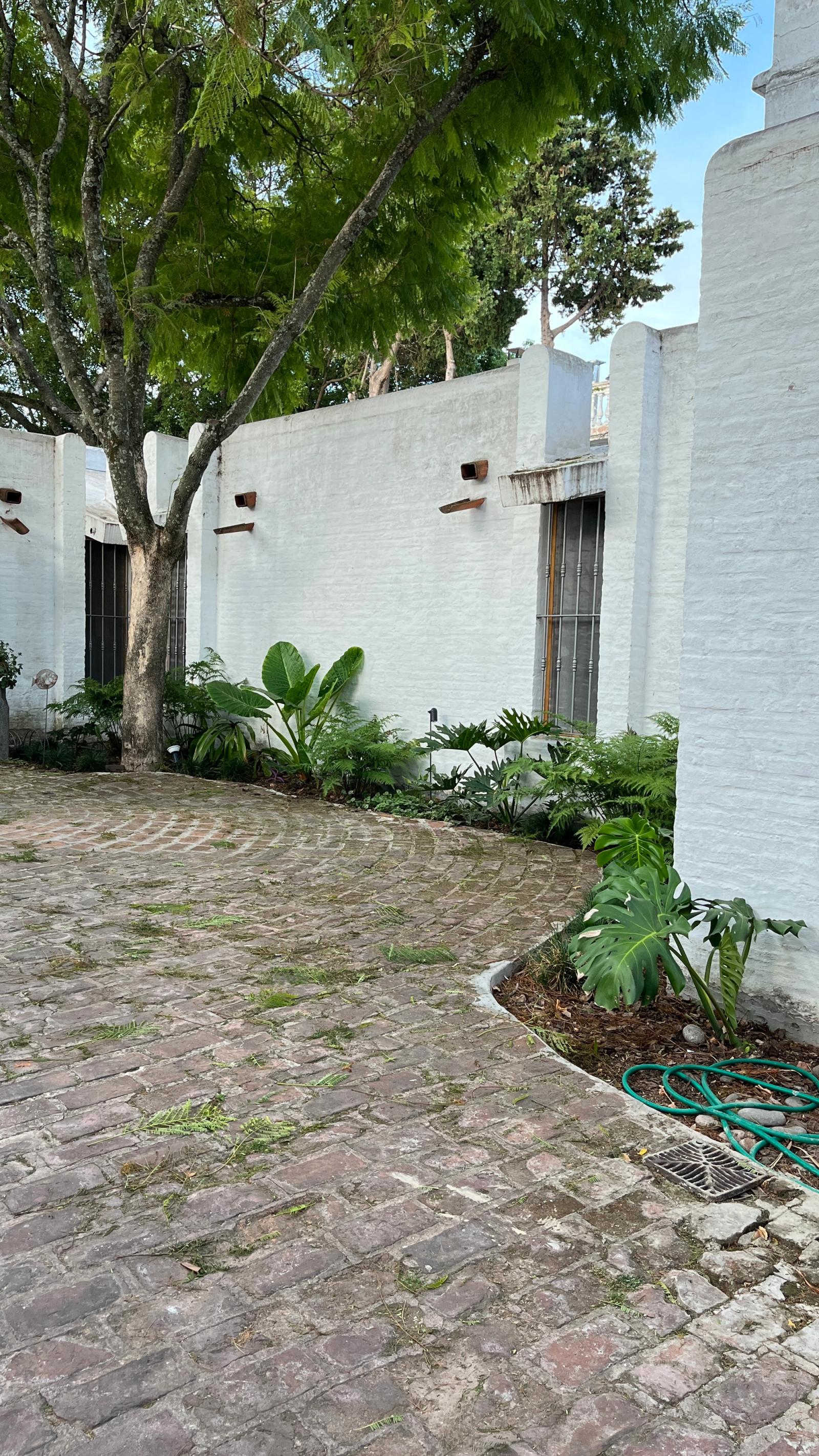 Colonial Courtyards