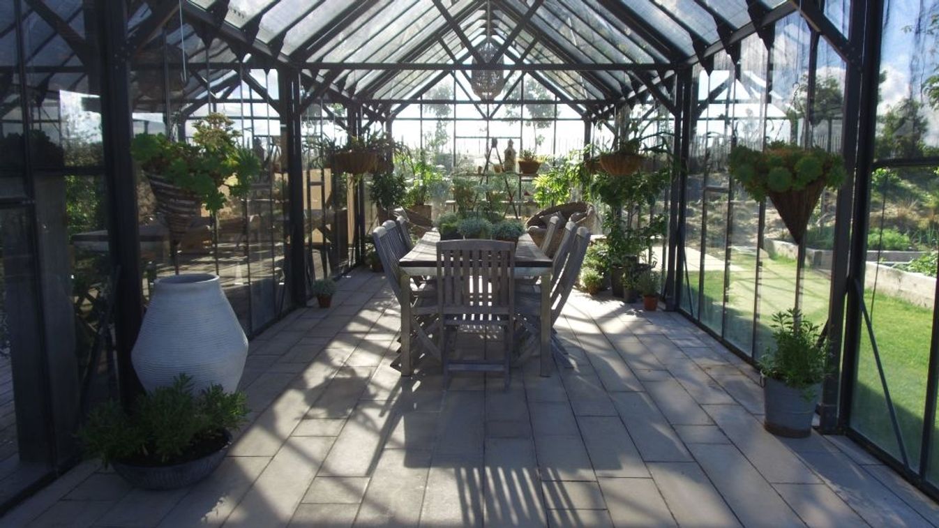 Tara Iti private garden dining area.