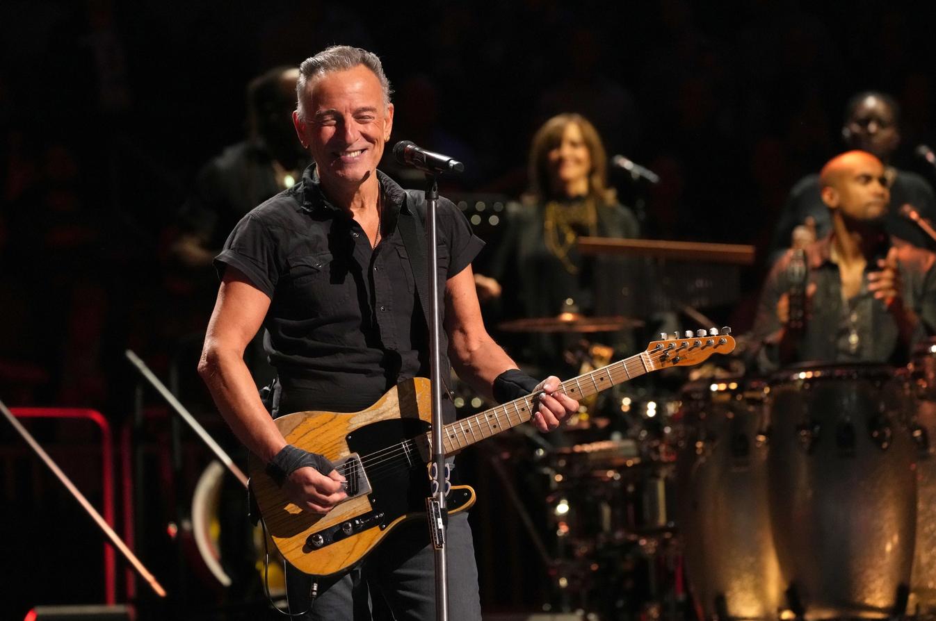 7 Thoughts From A Sportswriter Upon Seeing Springsteen For The First Time At Age 45