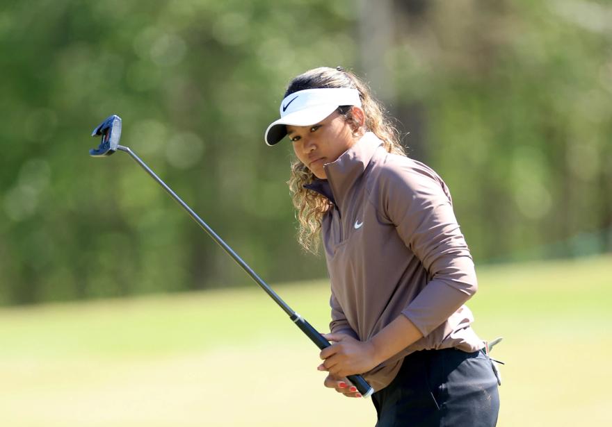 Amari Avery watches a putt at the Augusta National Women's Amateur.