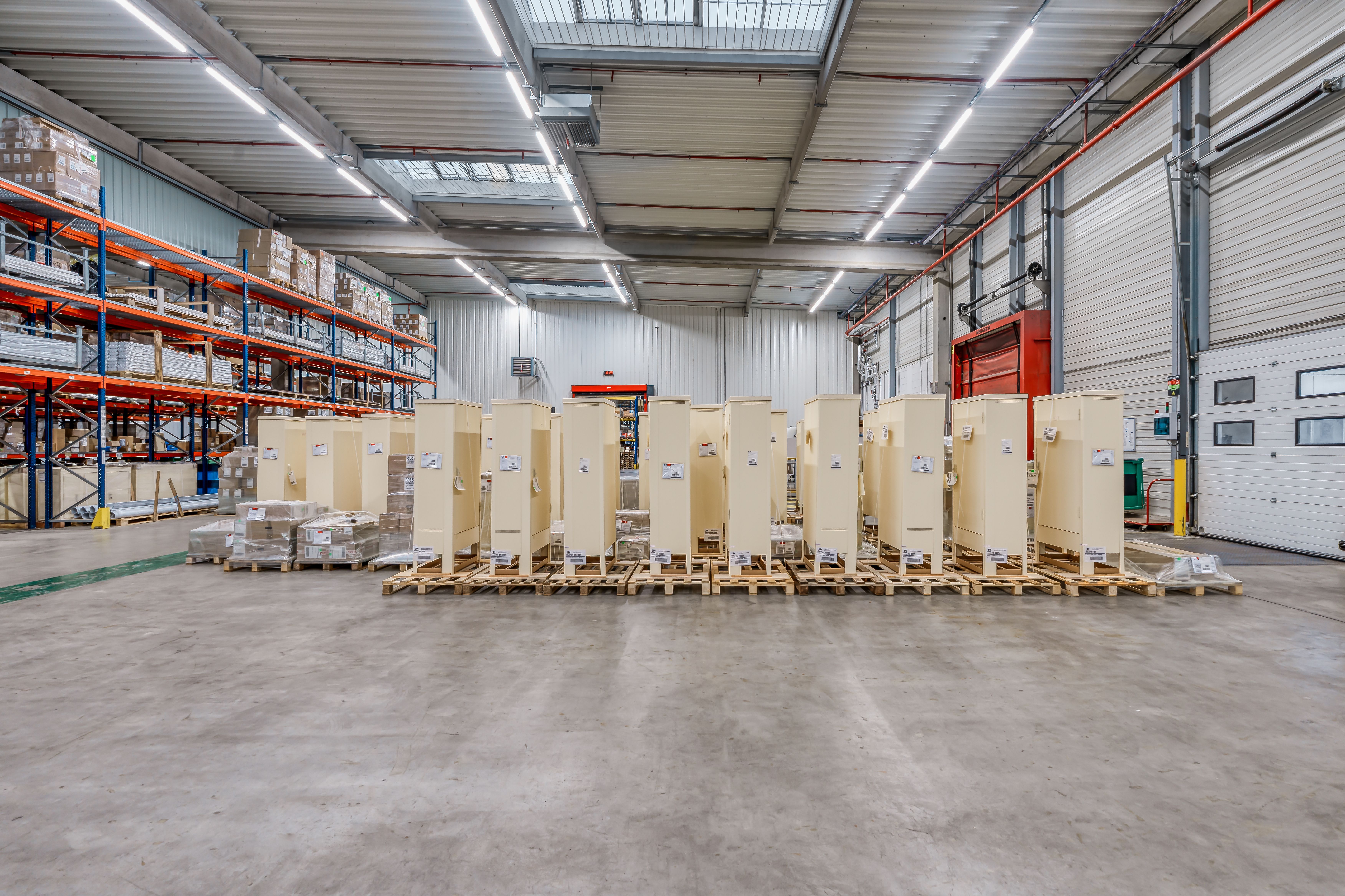 Rangées de shelters prêts pour la commercialisation