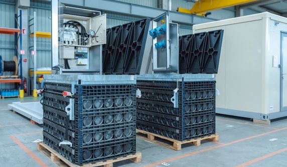 Deux produits de grandes tailles sur palette dans les ateliers de Seifel