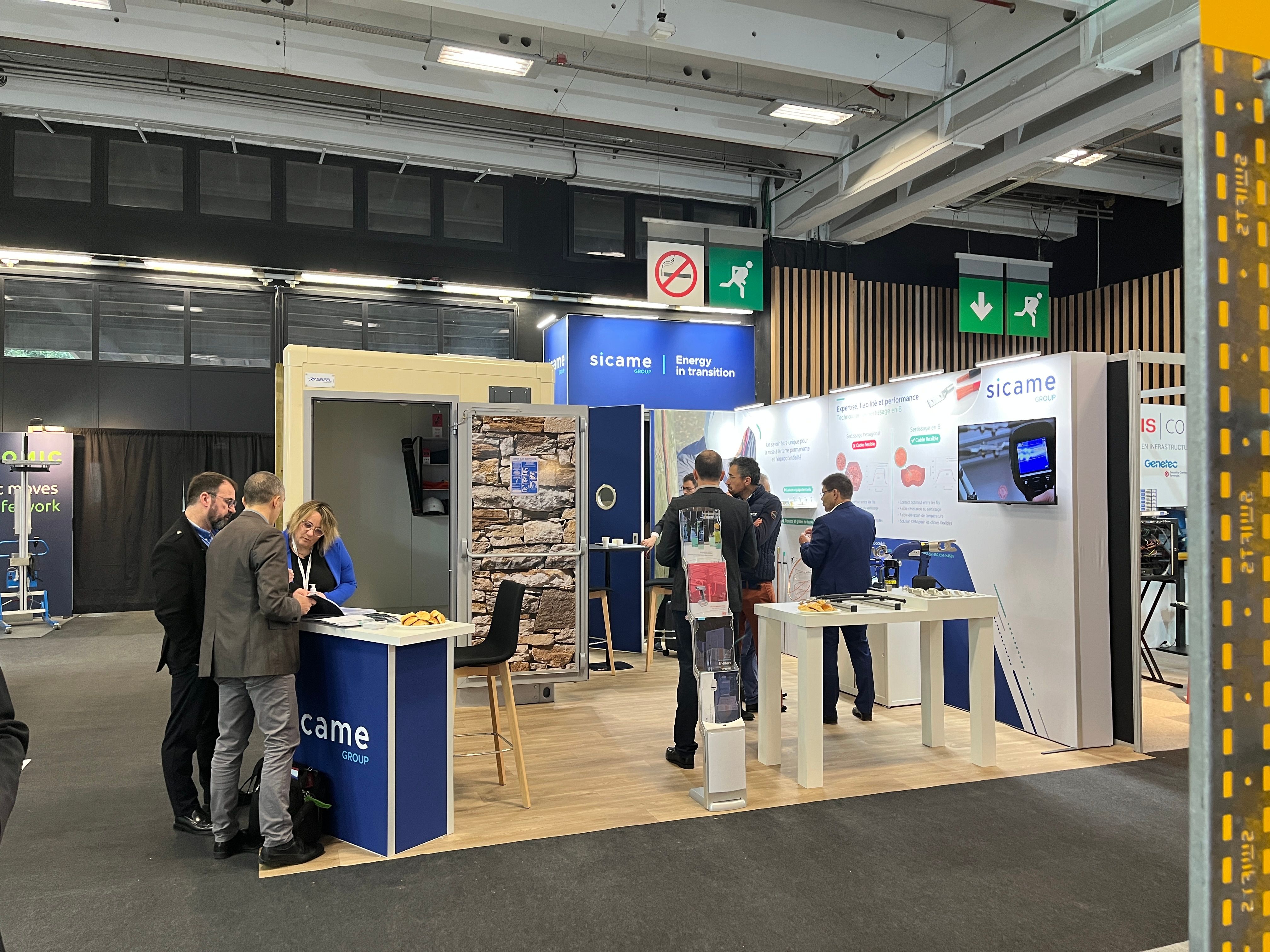 Stand du Groupe Sicame au salon Data Centre, avec un shelter de Seifel