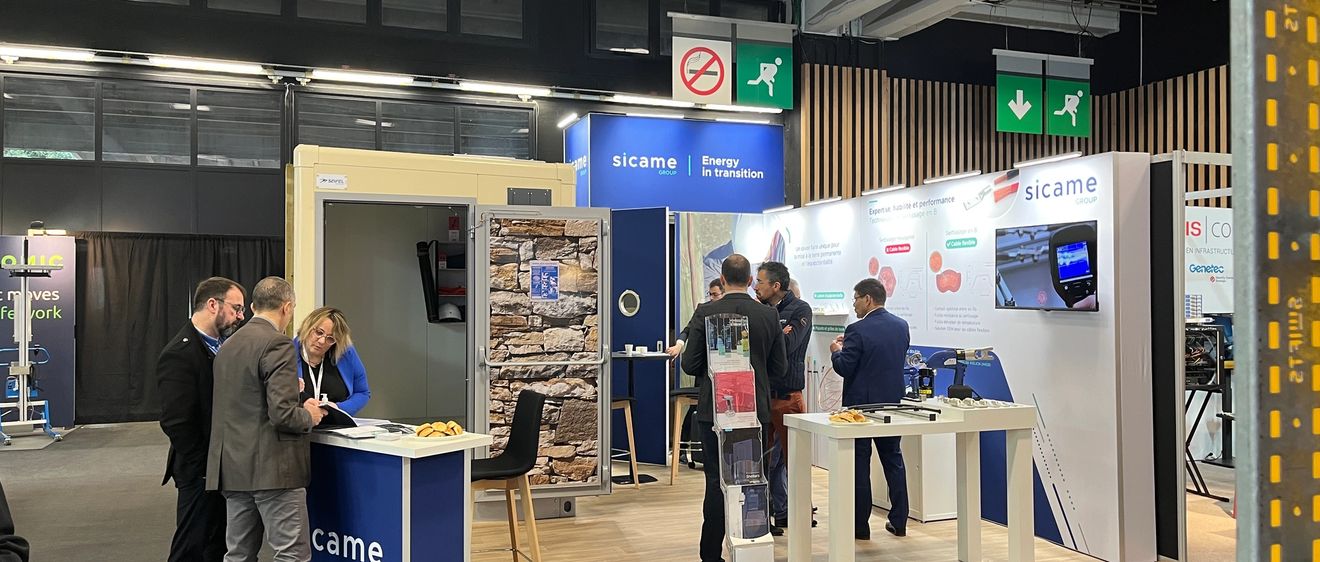 Stand du Groupe Sicame au salon Data Centre, avec un shelter de Seifel