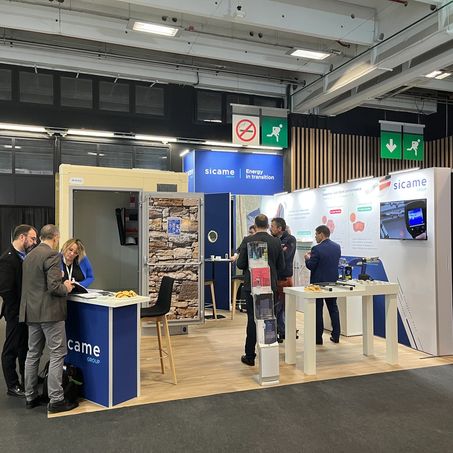 Stand du Groupe Sicame au salon Data Centre, avec un shelter de Seifel