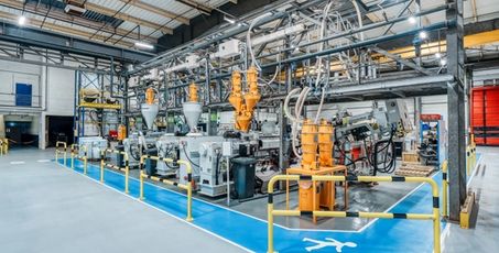 Machines d’extrusion dans l’usine de Seifel