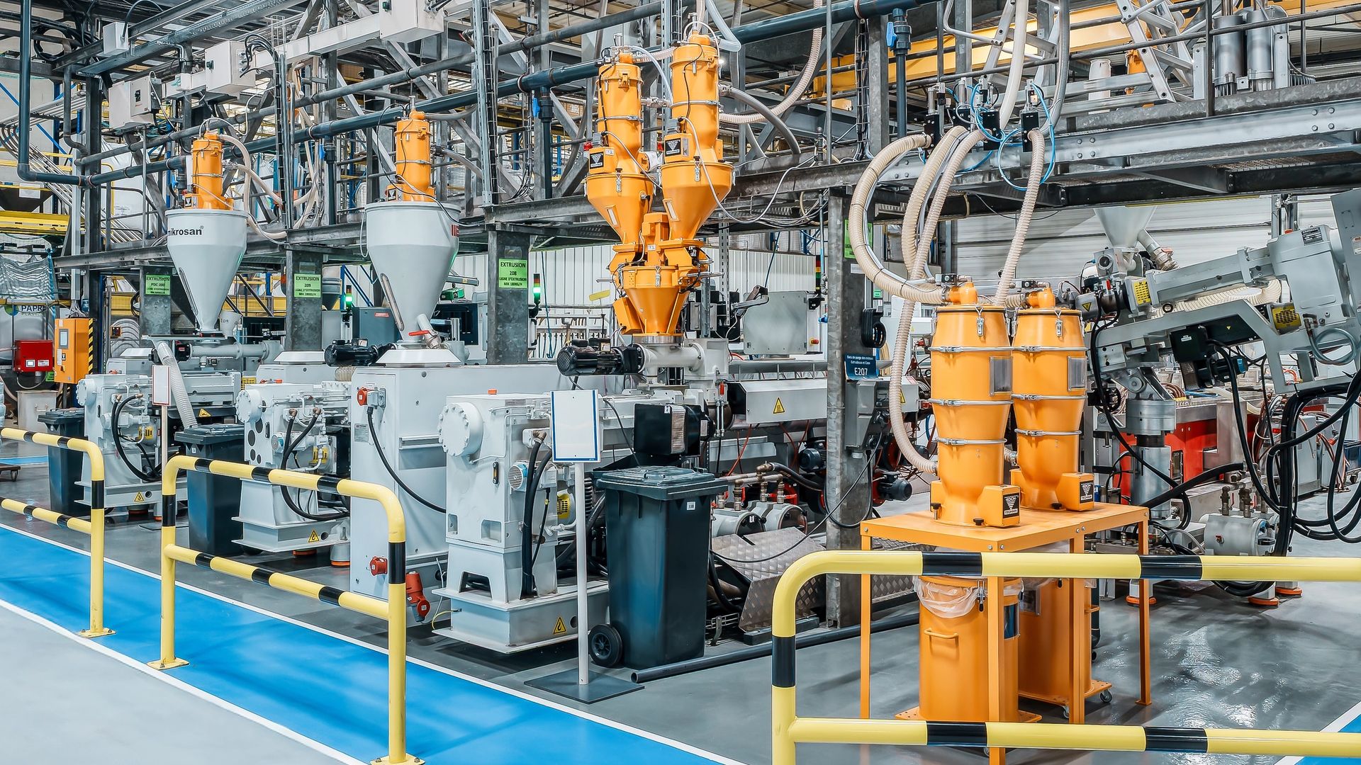 Machines d’extrusion dans l’usine de Seifel
