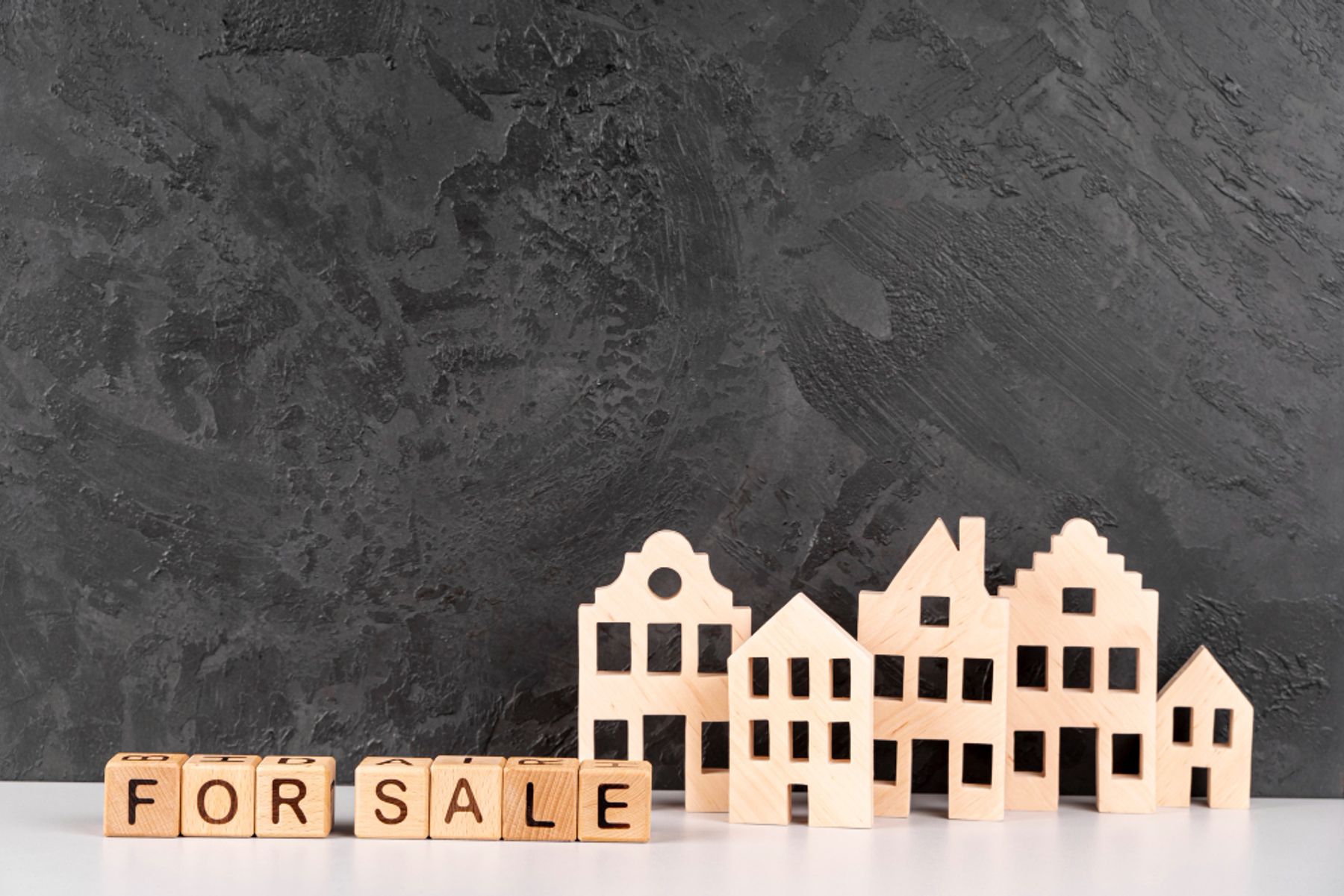 Private Treaty vs Auction: Legal Differences Buyers Should Know